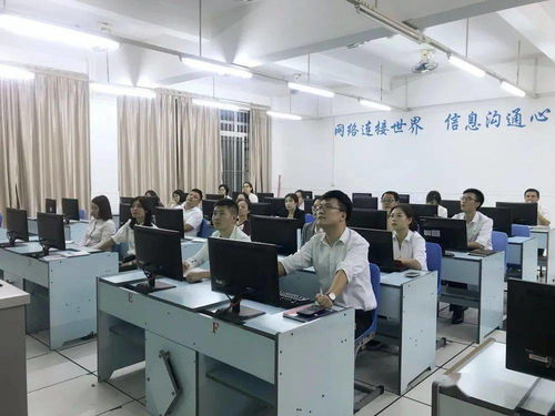 開展智慧課堂培訓(xùn)，以計(jì)算機(jī)軟件開發(fā)助力教師專業(yè)成長